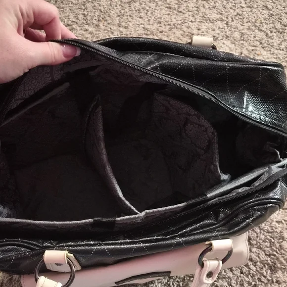 Mary Kay Black and Cream Quilted Travel Bag - Picture 3 of 8